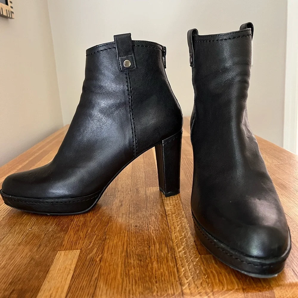 STUART WEITZMAN PLATFORM BOOTIE